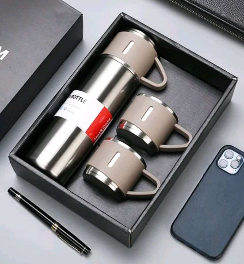Stainless Steel Vacuum Flask Set With 3 Cups